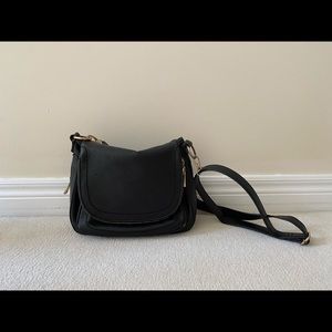 MEDIUM SIZED BLACK LEATHER CROSSBODY/MSGNER BAG